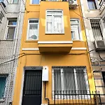 Yellowhouse Room 4